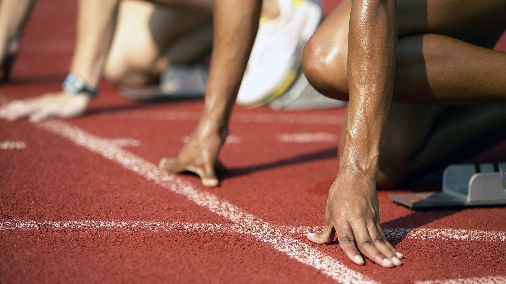 勇士半场陷得分荒，库里独木难支成唯一亮点，8中4砍全队最高分