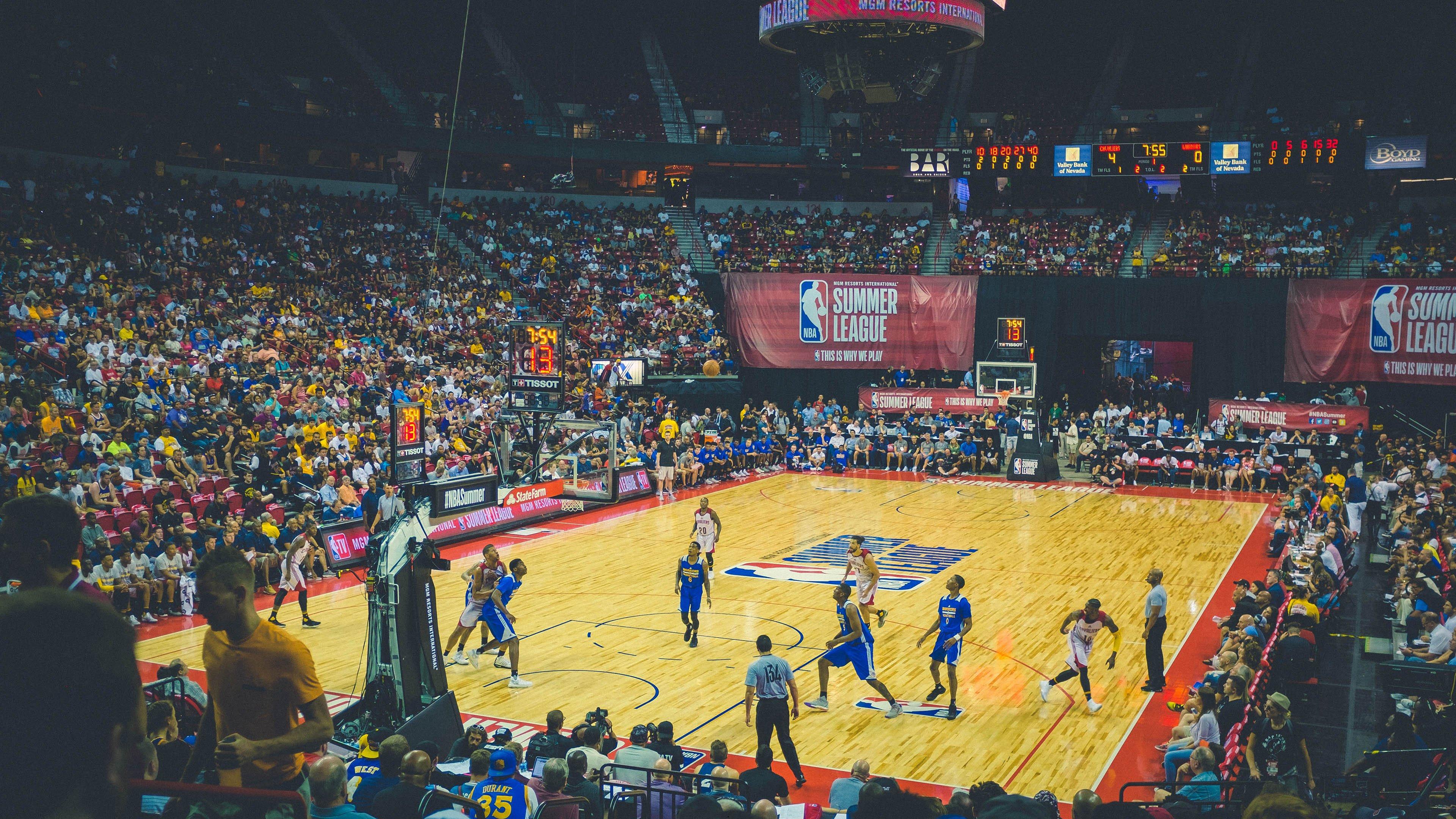 季后赛低迷成隐忧!库兹马常规赛全能表现难掩关键战迷失