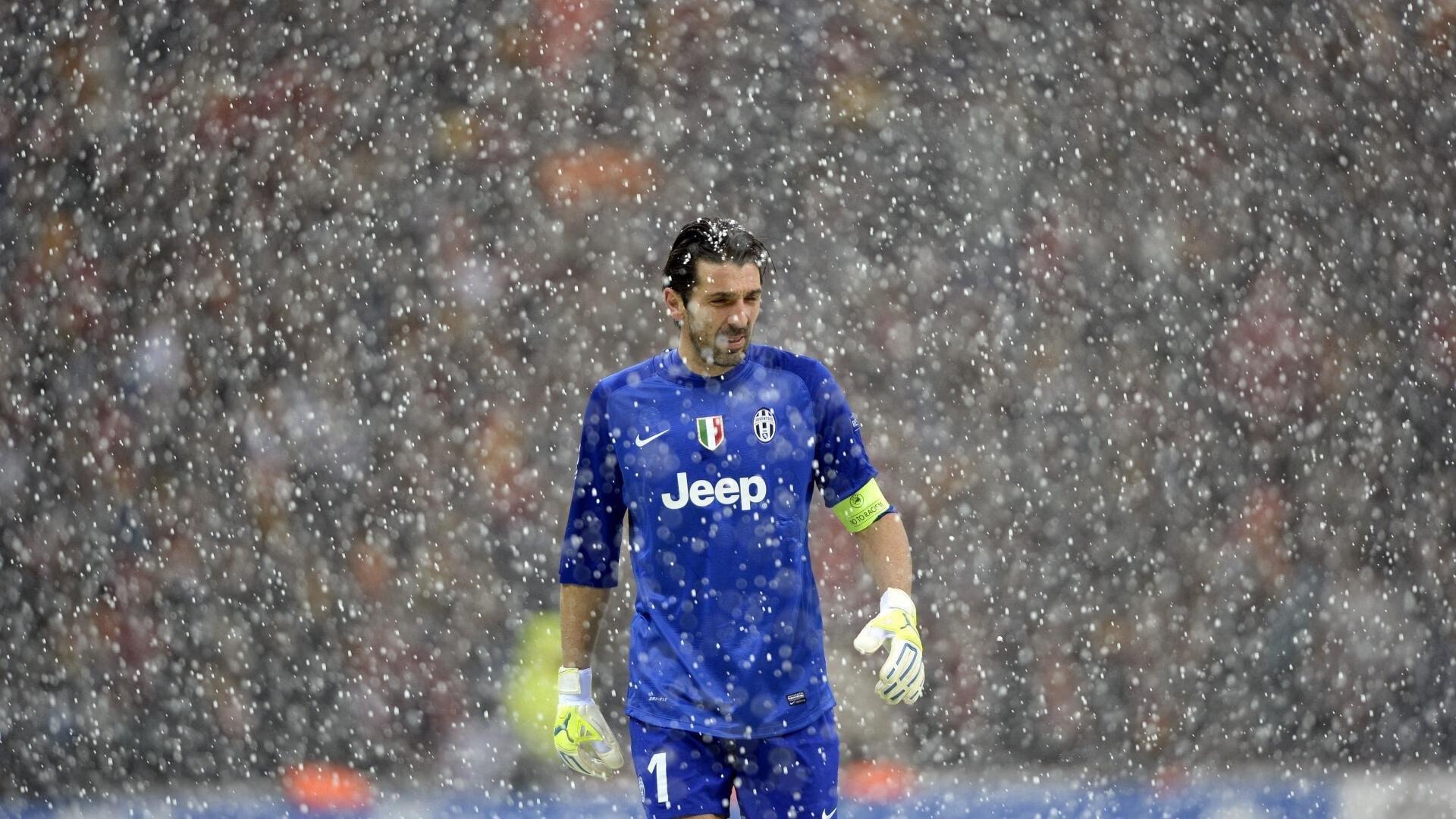 巴萨友谊赛首尔上演温情致敬 科比联名客场球衣点亮亚洲之夜